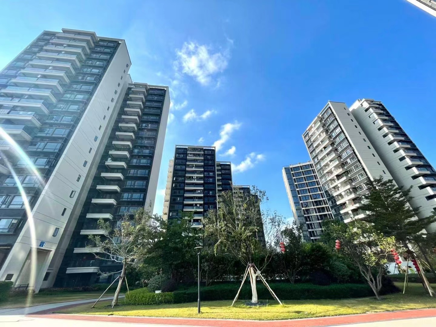 松山湖旁东坑【松湖悦府】红本精装两房首付5万一套(图5) 松山湖旁东坑【松湖悦府】红本精装两房首付5万一套(图5)