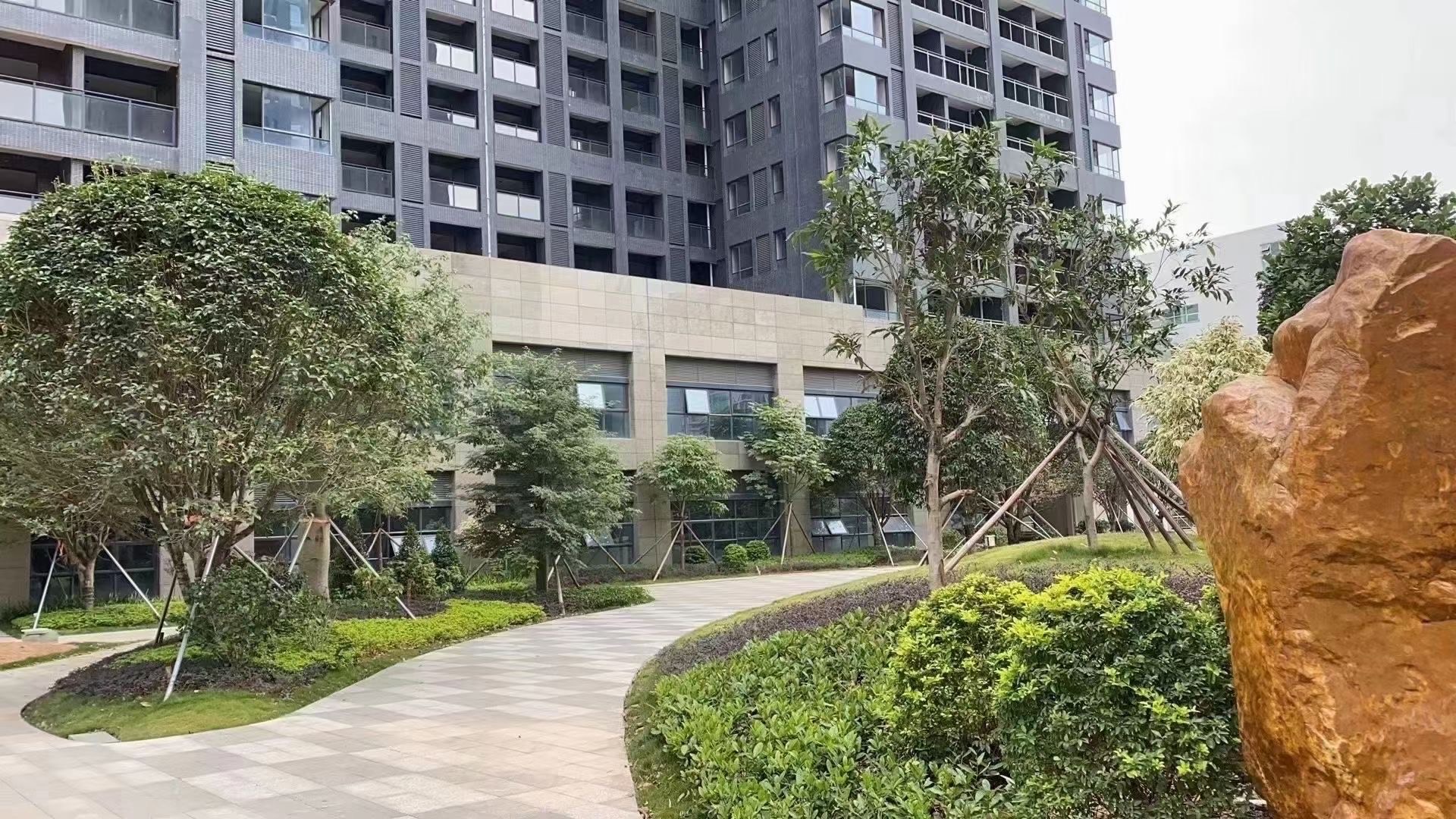 真正地铁口100米【宝龙一号】龙岗7栋花园复式13000一平(图5) 真正地铁口100米【宝龙一号】龙岗7栋花园复式13000一平(图5)