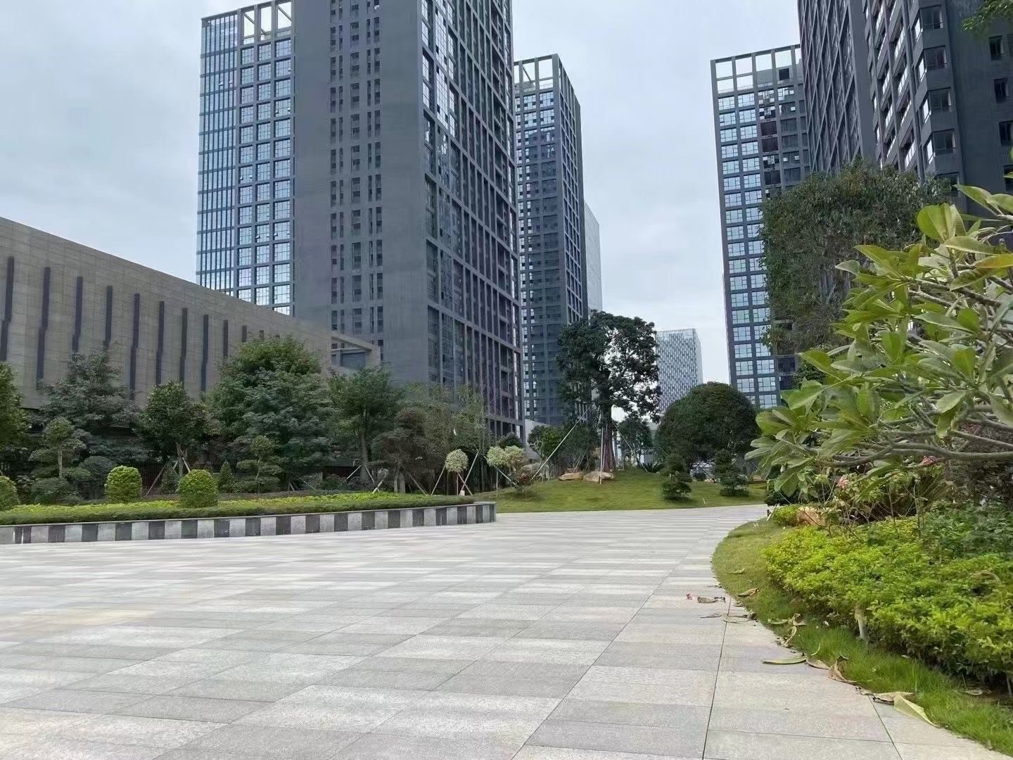 真正地铁口100米【宝龙一号】龙岗7栋花园复式13000一平(图6) 真正地铁口100米【宝龙一号】龙岗7栋花园复式13000一平(图6)